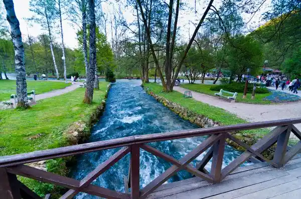 نبع نهر البوسنة المميز