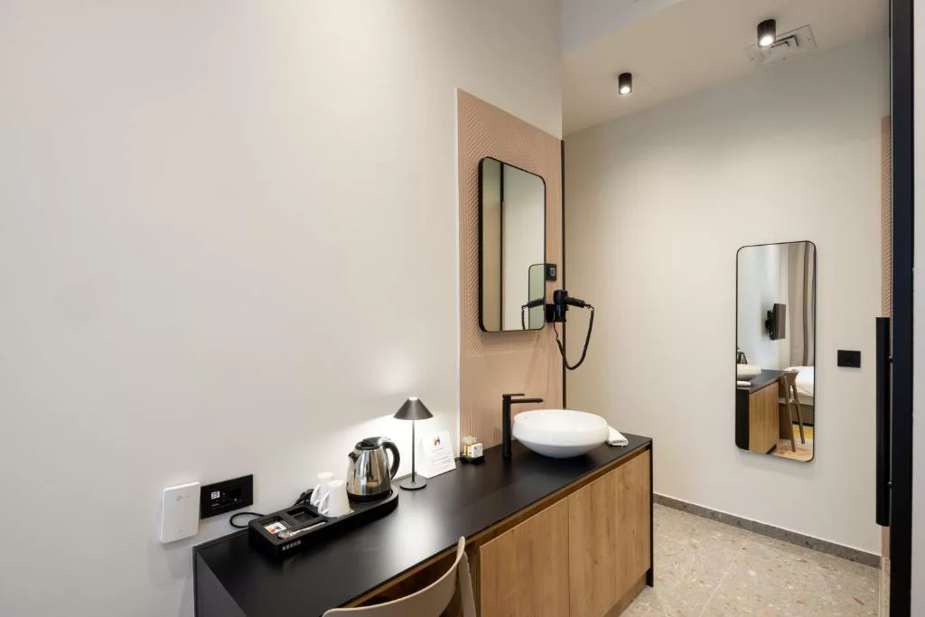 Hop Inn Rooms and Suites