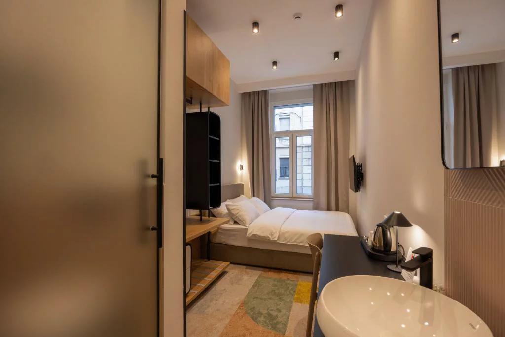 Hop Inn Rooms and Suites