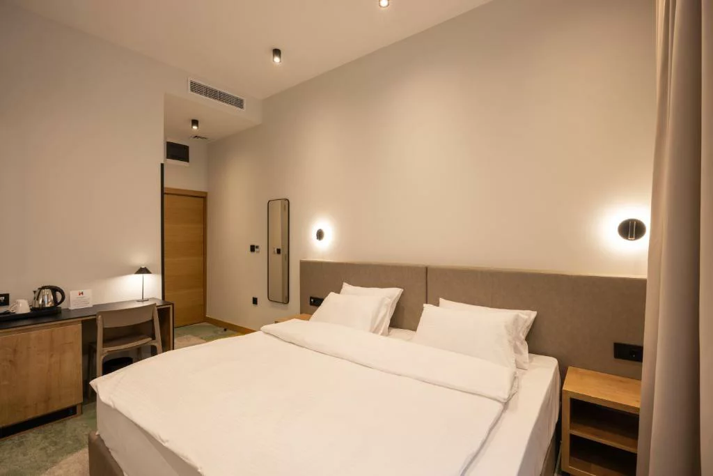 Hop Inn Rooms and Suites