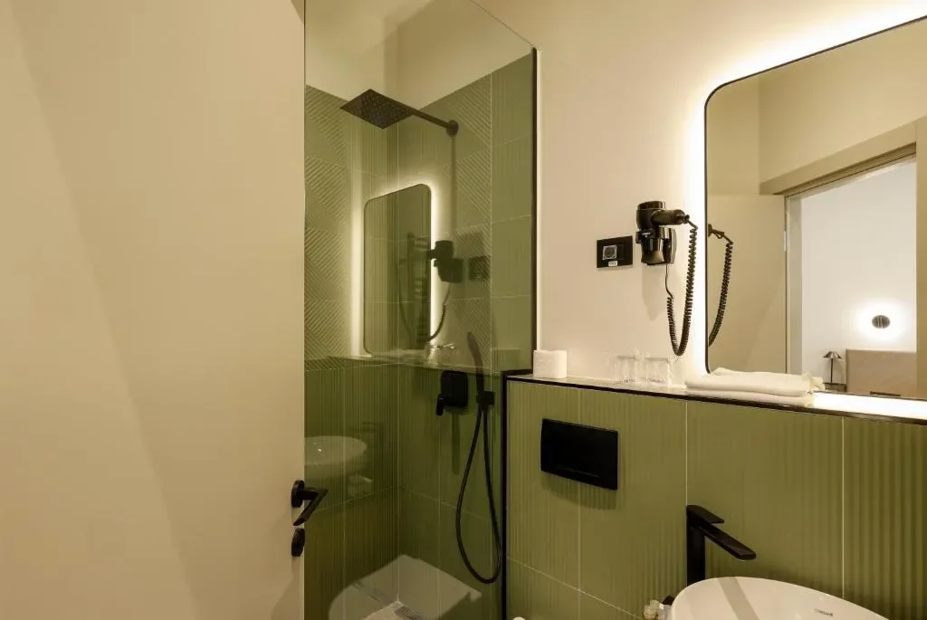 Hop Inn Rooms and Suites
