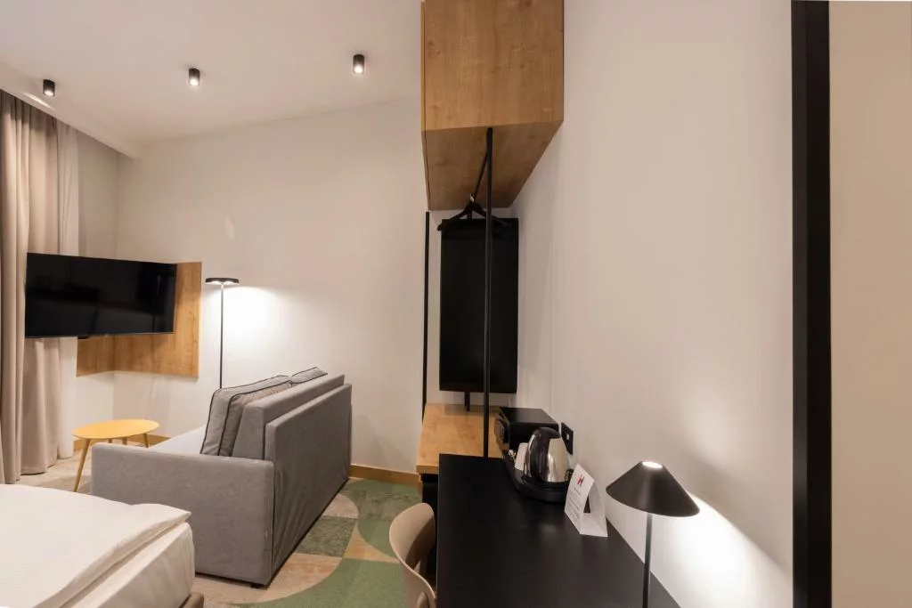 Hop Inn Rooms and Suites