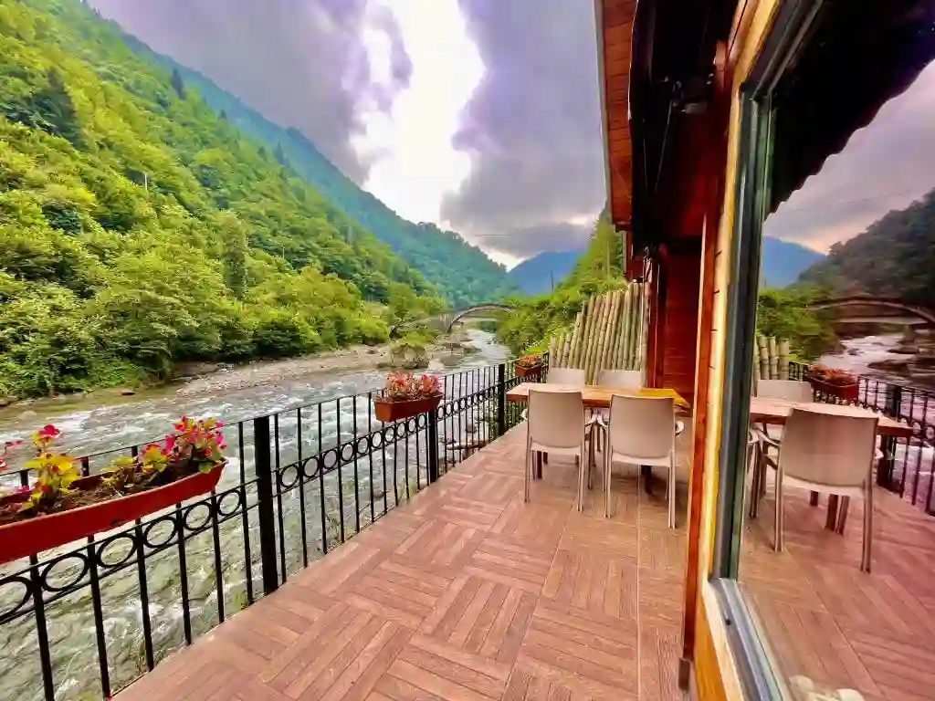 حجز أفضل أكواخ آيدر الخشبية على النهر