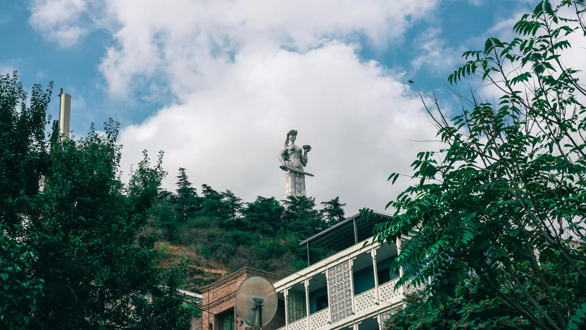 استكشف سحر تبليسي جولة في المعالم الثقافية والتاريخية