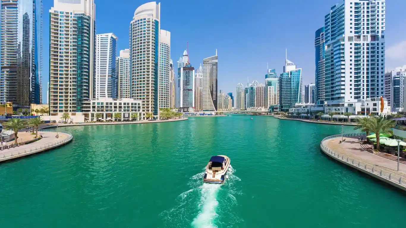 السياحة في الامارات للشباب
