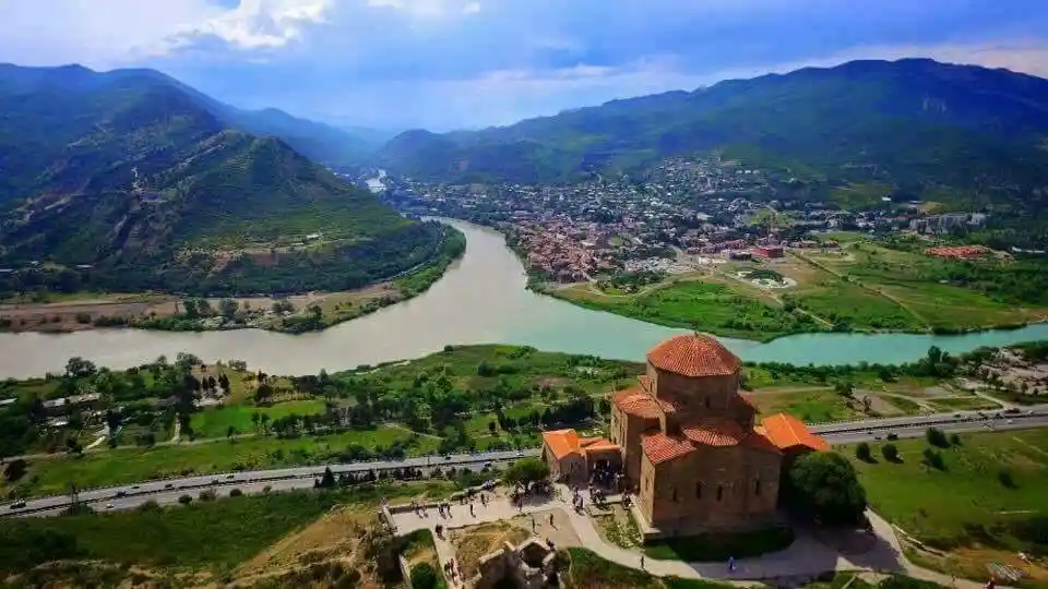 الأسرار الصحية لحمامات بورجومي لماذا يجب أن تزورها