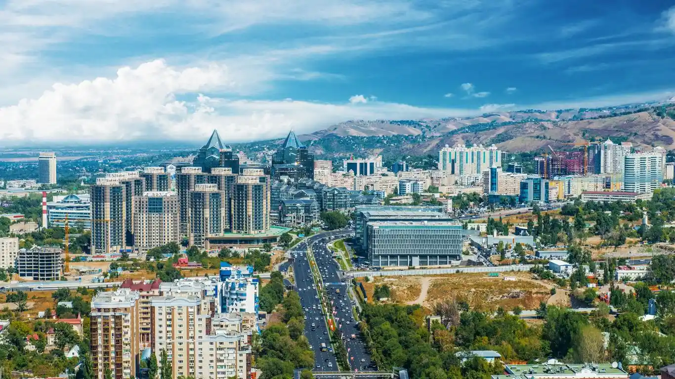 برنامج سياحي الى ألماتي في إجازة الربيع