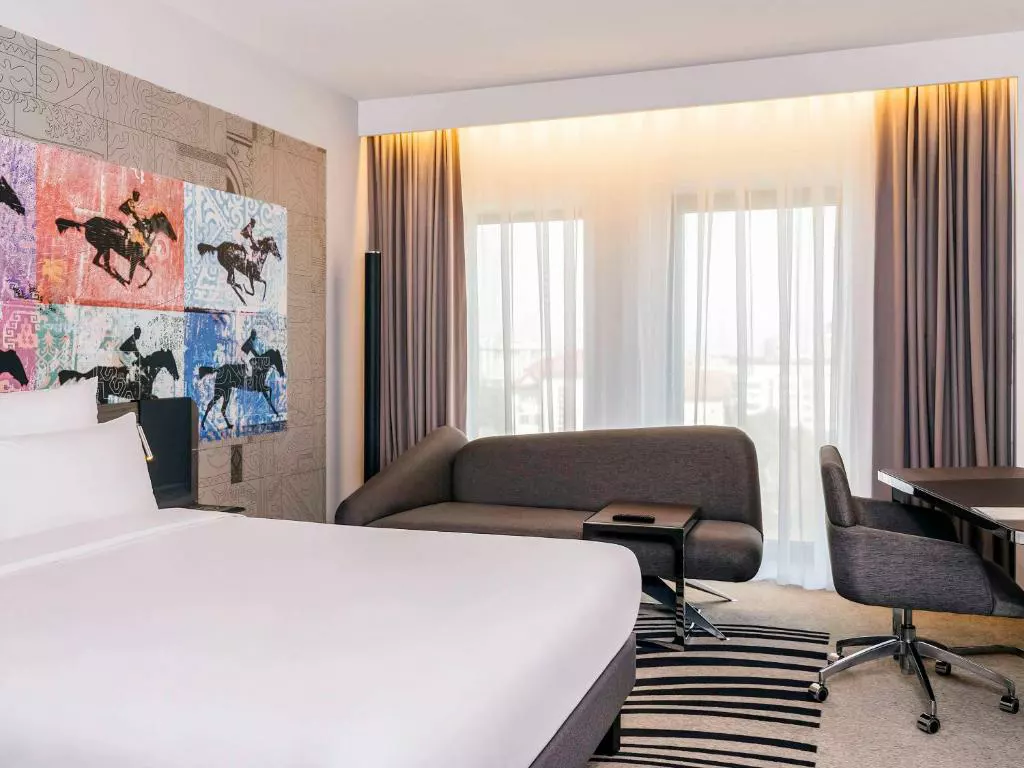 غرفة تنفيذية كوين