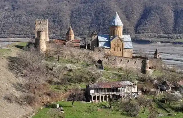 قلعة انانورى في تبليسي