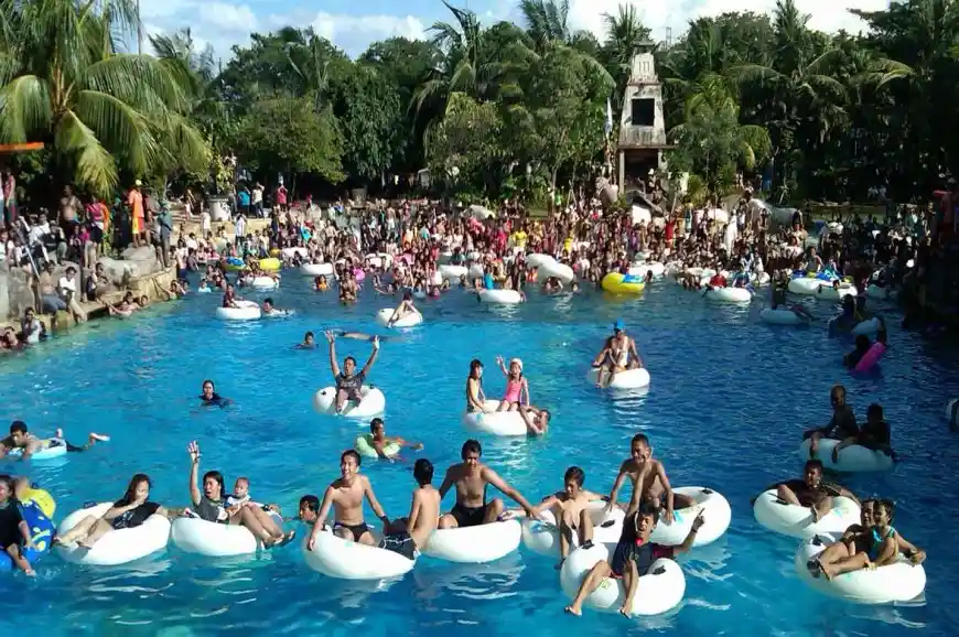 مدينة انشول للألعاب المائية في اندونيسيا