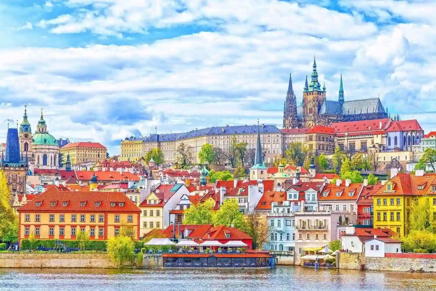 برنامج سياحي الى براغ و درسدن في إجازة الصيف