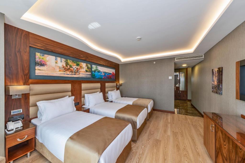 غرفة ثلاثية